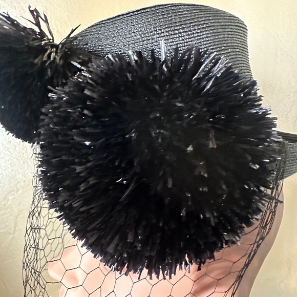 BREATHTAKING 1940s\' BLACK STRAW TOP HAT WITH 2 FEATHER PUFFS + FULL VEIL main image 12